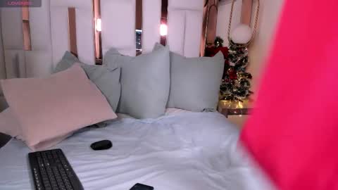 Snapshot of ambel_rose chatting on 12.15.25 ambel_rose online show from 12.15.25