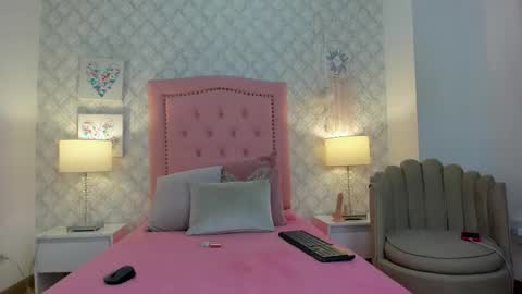 Snapshot of amber__ferrera chatting on 12.15.25 amber ferrera online show from 12.15.25