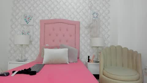 amber  ferrera online show from 12.20.25