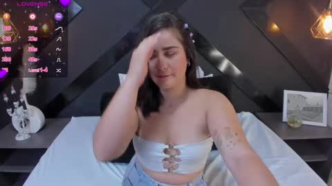 Snapshot of amber_blis chatting on 11.06.25 A M B E R online show from 11.06.25