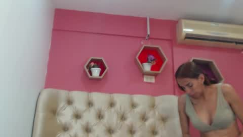 Snapshot of amber_moore chatting on 11.20.25 Amber Moore online show from 11.20.25