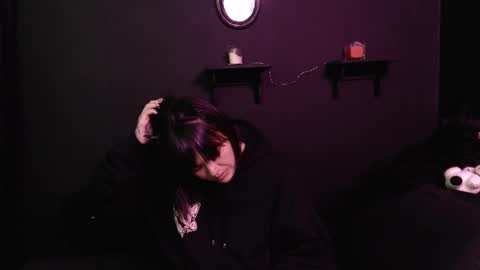 Snapshot of amber_rouss chatting on 12.18.25 ROUSS online show from 12.18.25