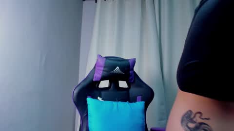 Amber Baker  online show from 03.05.25