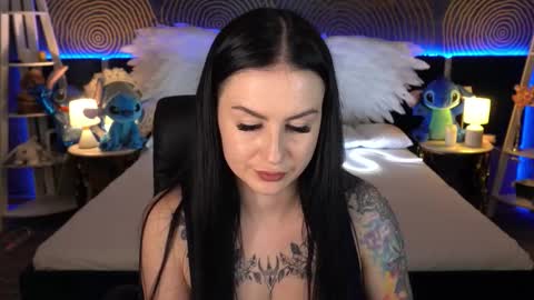 Snapshot of amberdismond chatting on 11.22.25 Anna online show from 11.22.25