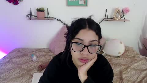 Snapshot of amberjeong chatting on 01.02.25 Amber Jeong online show from 01.02.25