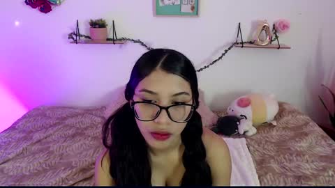 Snapshot of amberjeong chatting on 01.05.25 Amber Jeong online show from 01.05.25