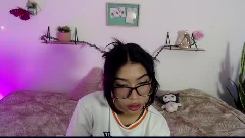 Snapshot of amberjeong chatting on 01.09.25 Amber Jeong online show from 01.09.25