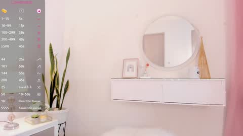 Snapshot of amberlowell chatting on 12.19.24 Amber online show from 12.19.24