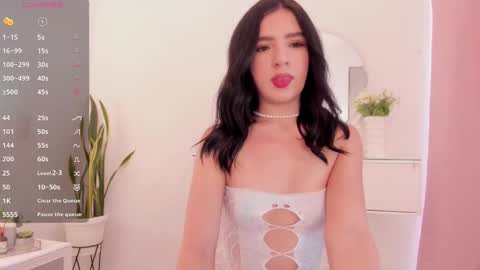 Snapshot of amberlowell chatting on 02.23.25 Amber online show from 02.23.25