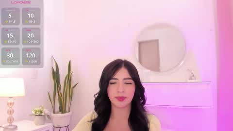 Snapshot of amberlowell chatting on 10.10.25 Amber online show from 10.10.25