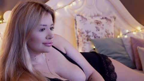 Amberseyes online show from 12.30.24