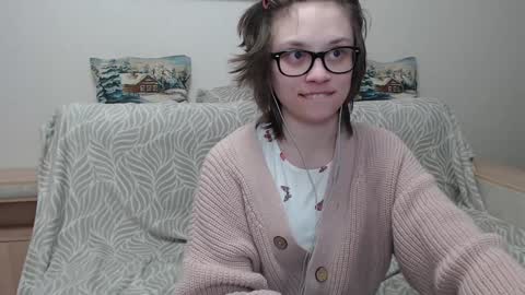 Snapshot of ambersimard chatting on 12.29.24 Amber online show from 12.29.24