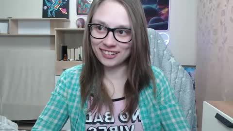 Snapshot of ambersimard chatting on 04.19.26 Amber online show from 04.19.26