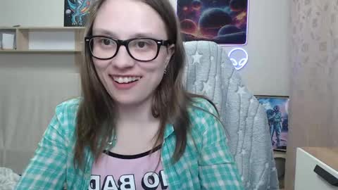 Snapshot of ambersimard chatting on 04.19.26 Amber online show from 04.19.26