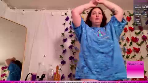 Snapshot of amberxoxhoney chatting on 10.25.25 Amber Honey online show from 10.25.25