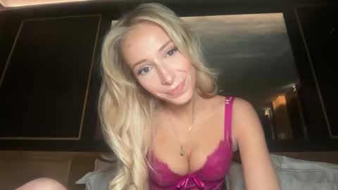 Snapshot of ambrefleur chatting on 03.17.26 Ambre online show from 03.17.26