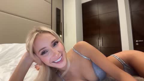 Snapshot of ambrefleur chatting on 03.27.26 Ambre online show from 03.27.26