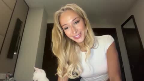 Snapshot of ambrefleur chatting on 03.31.26 Ambre online show from 03.31.26