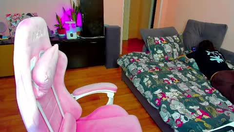 Snapshot of ameli_moon chatting on 10.28.25 Eileen online show from 10.28.25