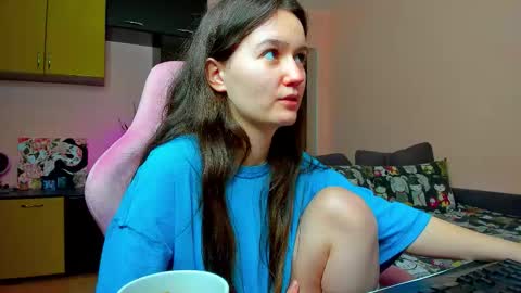 Snapshot of ameli_moon chatting on 11.28.25 Eileen online show from 11.28.25