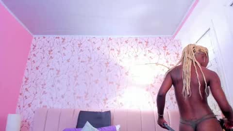 Amelia Adams online show from 10.08.25