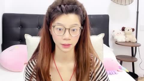 Snapshot of ameliabess chatting on 07.19.26 bess online show from 07.19.26