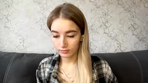 Snapshot of ameliaduraku chatting on 10.27.25 Catherine online show from 10.27.25