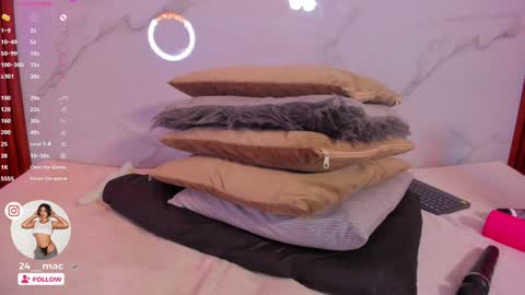 Snapshot of amelie_leigh chatting on 01.21.25 Alejandra online show from 01.21.25