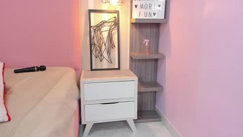 Victoria online show from 12.23.24