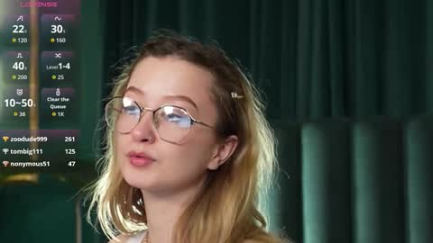 Snapshot of amelieviolet chatting on 03.21.26 Amelie online show from 03.21.26