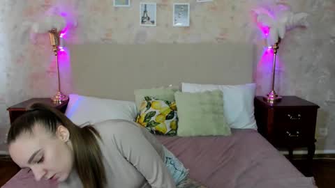 Snapshot of ameligoldy chatting on 11.26.25 Ameli online show from 11.26.25