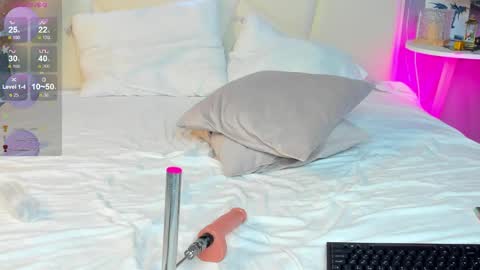 Snapshot of ameliia_castro chatting on 12.19.24 Ameliia castro online show from 12.19.24