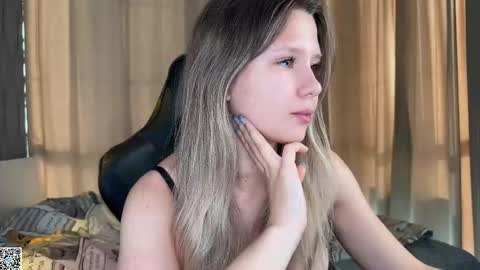 Snapshot of ameliia_castro chatting on 10.05.25 Ameliia castro online show from 10.05.25