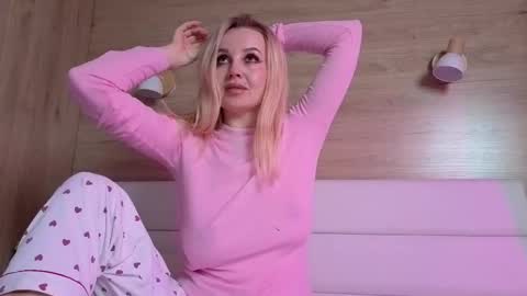 Snapshot of amelijarouz chatting on 12.03.25 Amelija Rouz online show from 12.03.25