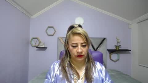 Snapshot of amell_thomson chatting on 12.28.24 Amell Thomson online show from 12.28.24