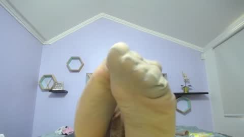 Snapshot of amell_thomson chatting on 12.28.24 Amell Thomson online show from 12.28.24