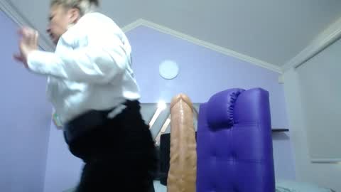 Snapshot of amell_thomson chatting on 12.30.24 Amell Thomson online show from 12.30.24