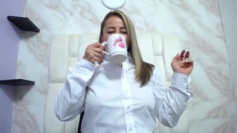 Snapshot of amell_thomson chatting on 01.08.25 Amell Thomson online show from 01.08.25