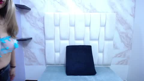 Snapshot of amell_thomson chatting on 01.12.25 Amell Thomson online show from 01.12.25