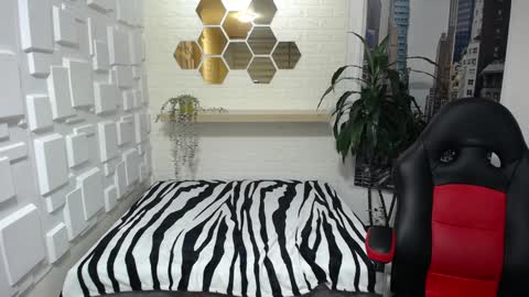 Snapshot of amell_thomson chatting on 02.03.25 Amell Thomson online show from 02.03.25