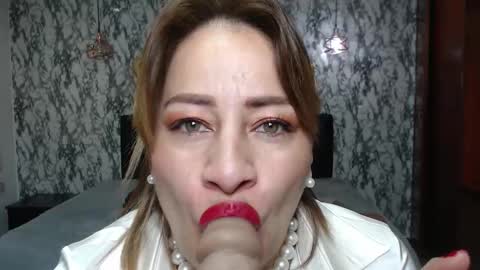 Snapshot of amell_thomson chatting on 10.10.25 Amell Thomson online show from 10.10.25