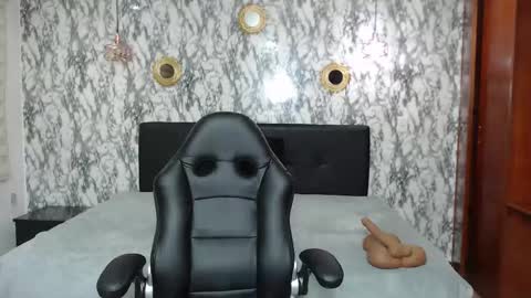 Snapshot of amell_thomson chatting on 10.11.25 Amell Thomson online show from 10.11.25