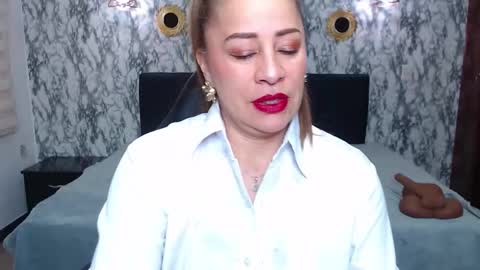 Snapshot of amell_thomson chatting on 10.15.25 Amell Thomson online show from 10.15.25