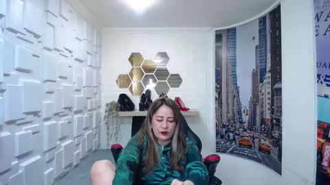 Snapshot of amell_thomson chatting on 10.16.25 Amell Thomson online show from 10.16.25