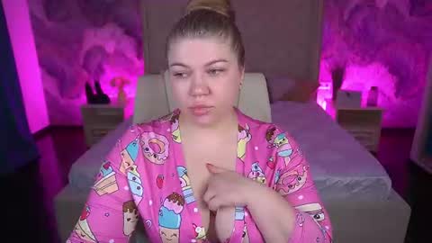 Snapshot of amellywhite chatting on 06.17.26 Alina online show from 06.17.26