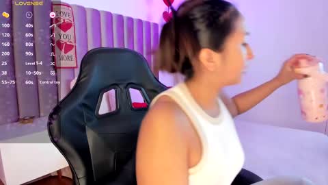 Snapshot of amelyamann chatting on 02.16.25          online show from 02.16.25