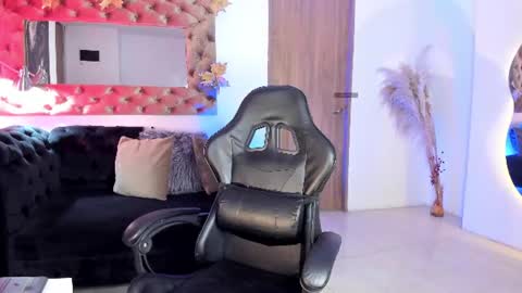 Snapshot of amelyamann chatting on 06.20.26 online show from 06.20.26