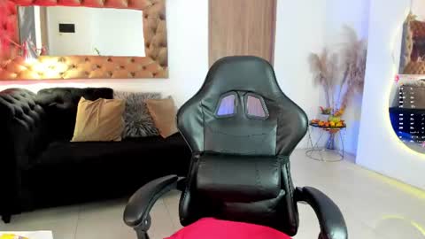 Snapshot of amelyamann chatting on 07.28.26 online show from 07.28.26