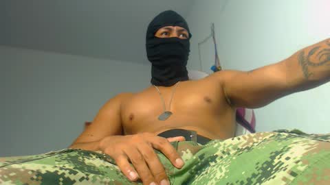 Snapshot of american_challenges chatting on 11.01.25 miguel online show from 11.01.25