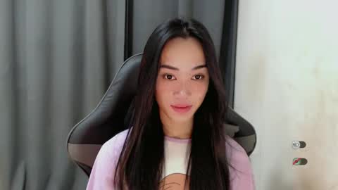 Snapshot of ami_lewis chatting on 12.23.24 JOANNA online show from 12.23.24